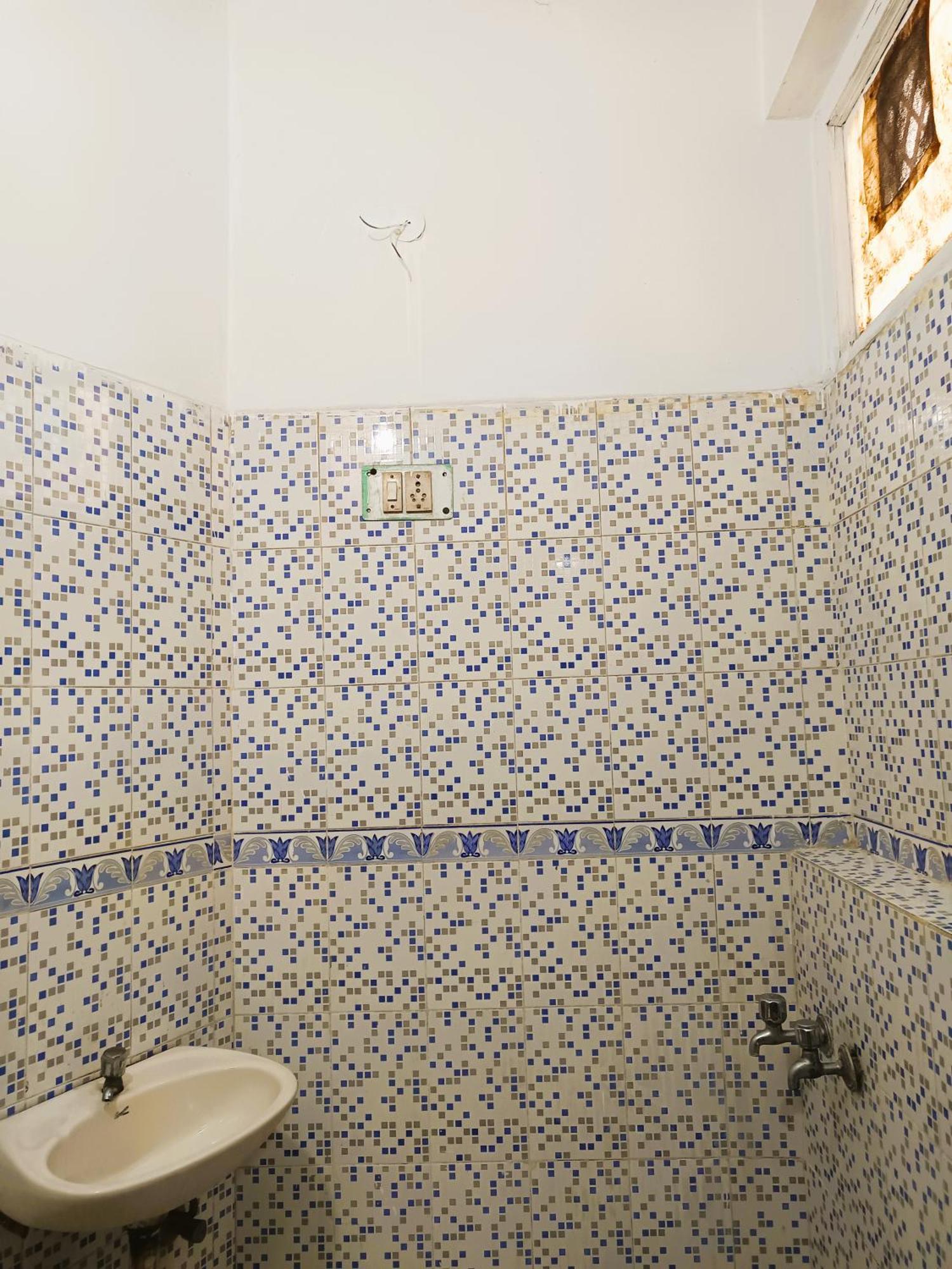 Guest house Yash 01 Minute Walk In Nizamuddin Railway Station *