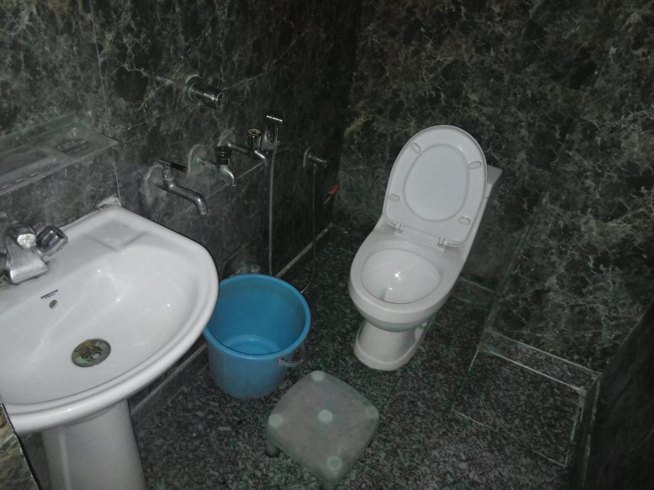 Yash 01 Minute Walk In Nizamuddin Railway Station Guest house