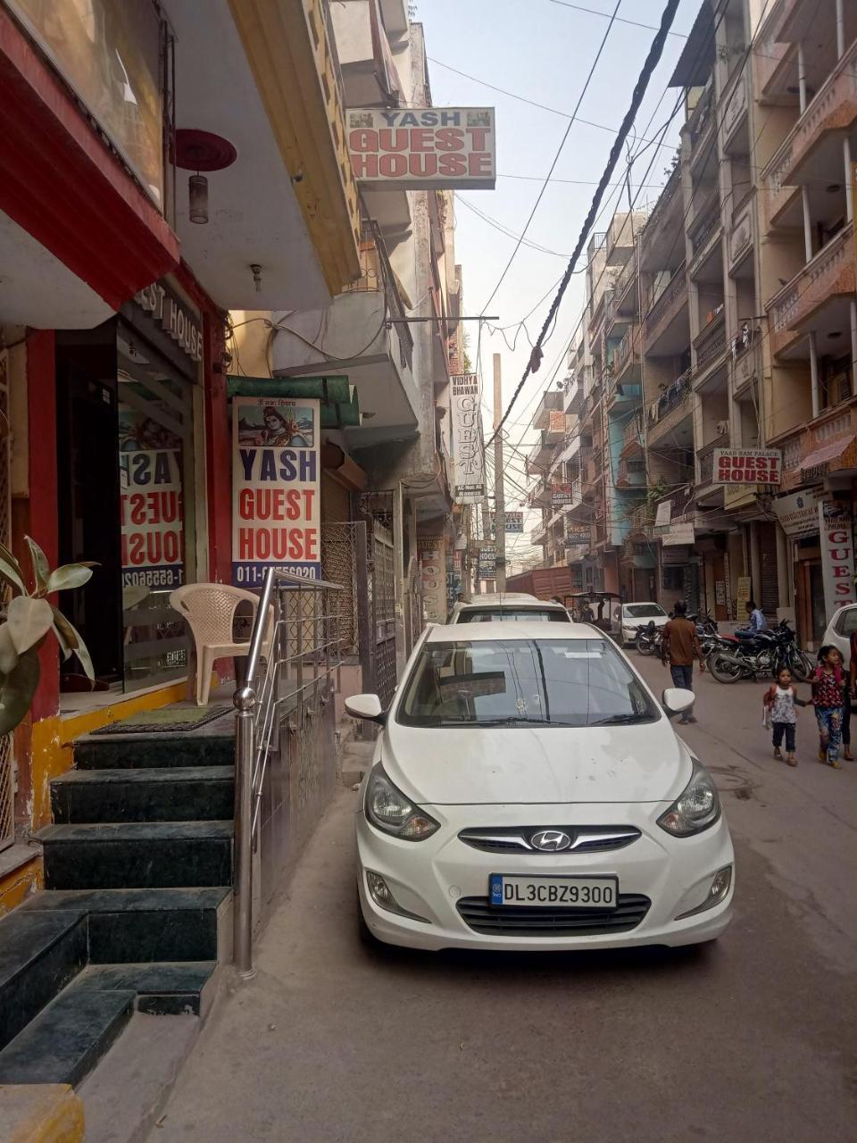 Yash 01 Minute Walk In Nizamuddin Railway Station New Delhi